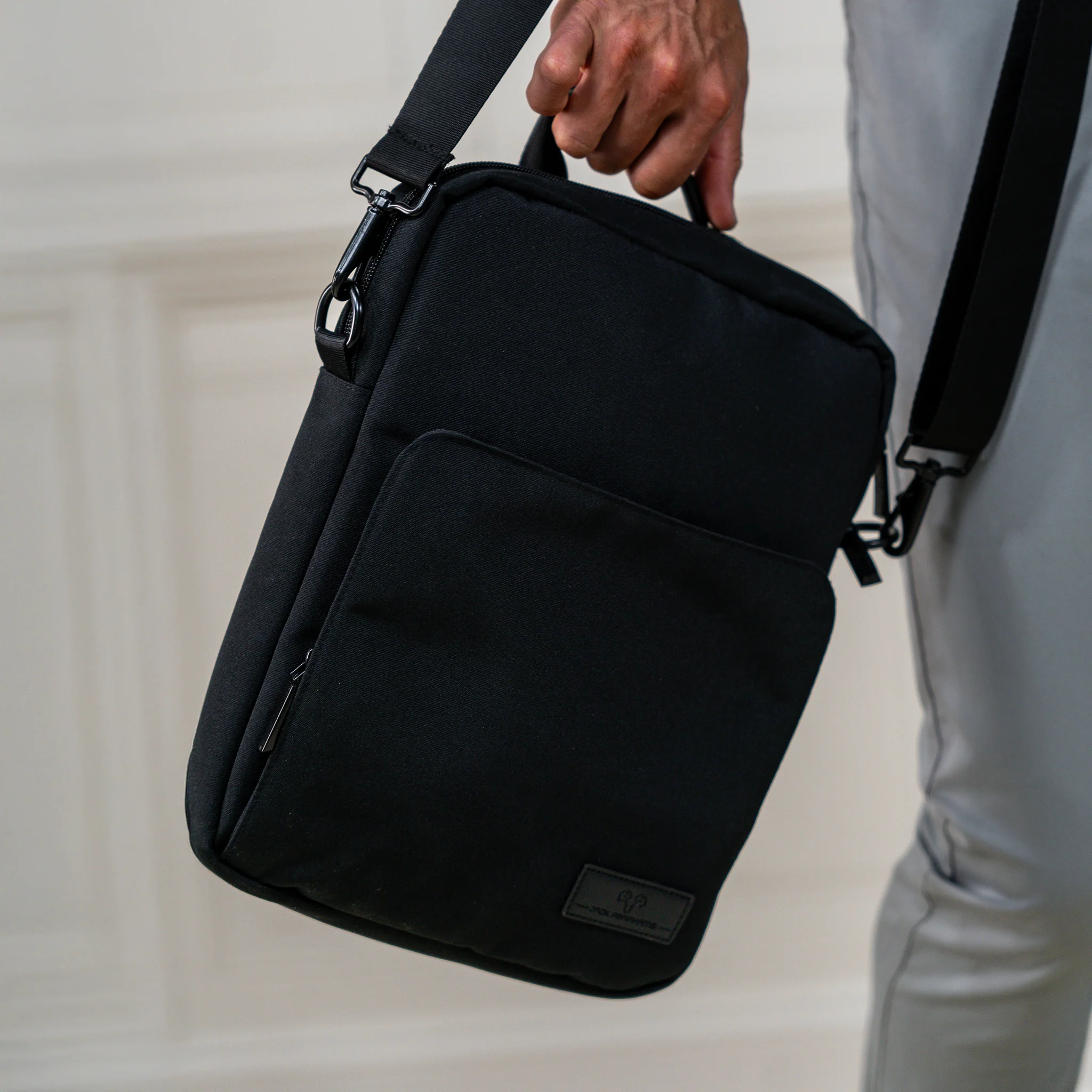 3519-black-soho-messenger-bag-3.webp Black Soho Messenger Bag